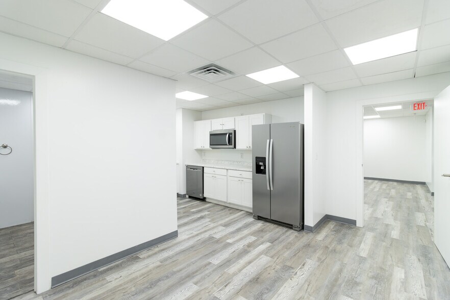 More Photos Of 2734 Burbank St, Dallas Warehouse For Lease