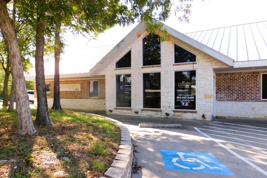 Primary Photo Of 200 E Evergreen St, Sherman Office For Lease