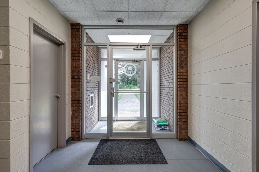 More Photos Of 620 Ireland Rd, Norfolk Manufacturing For Lease