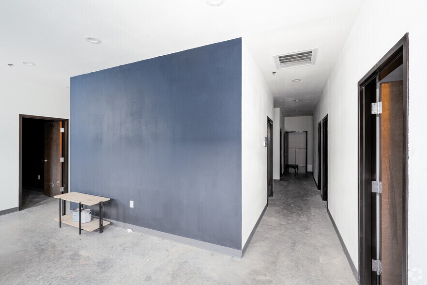 More Photos Of 901 Eight Twenty Blvd, Fort Worth Warehouse For Lease