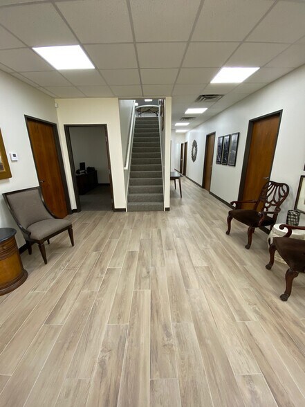 More Photos Of 9002 N May Ave, Oklahoma City Office For Lease