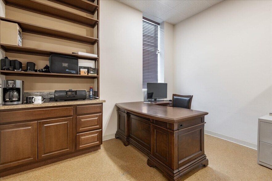 More Photos Of 110 N Cascade St, Kennewick Flex For Sale