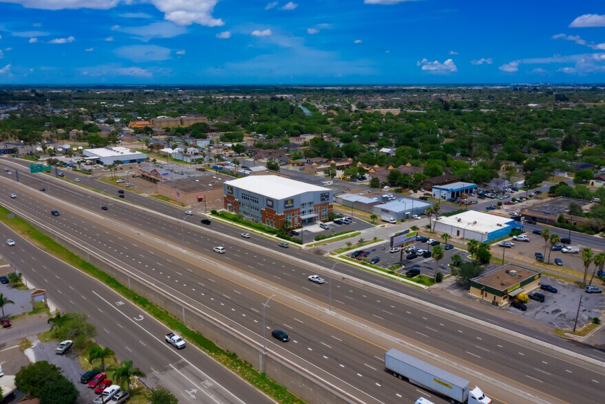 More Photos Of 222 N Expressway, Brownsville Medical For Lease