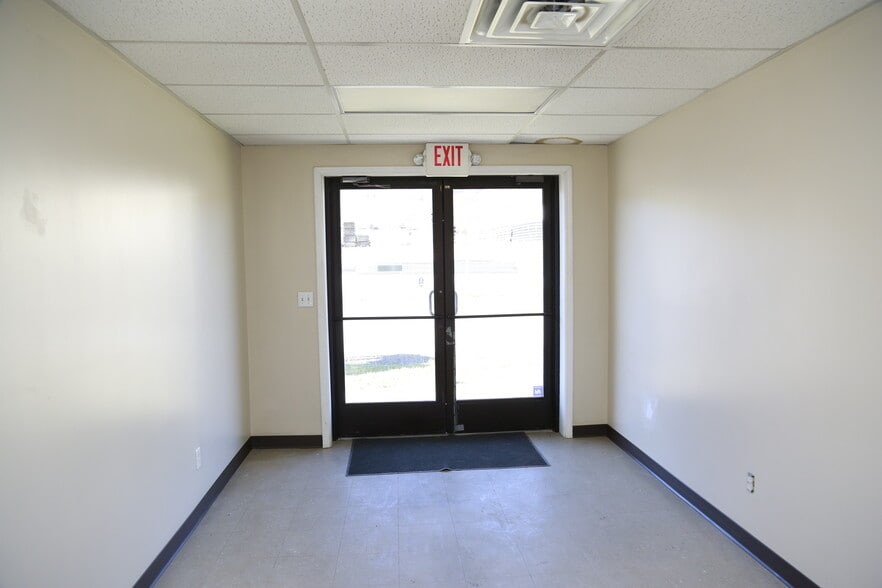 More Photos Of 255 S Plant St, Morgantown Distribution For Lease