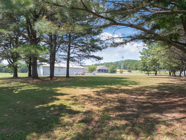 More Photos Of 10366 Highway 100, Scotts Hill Flex For Sale