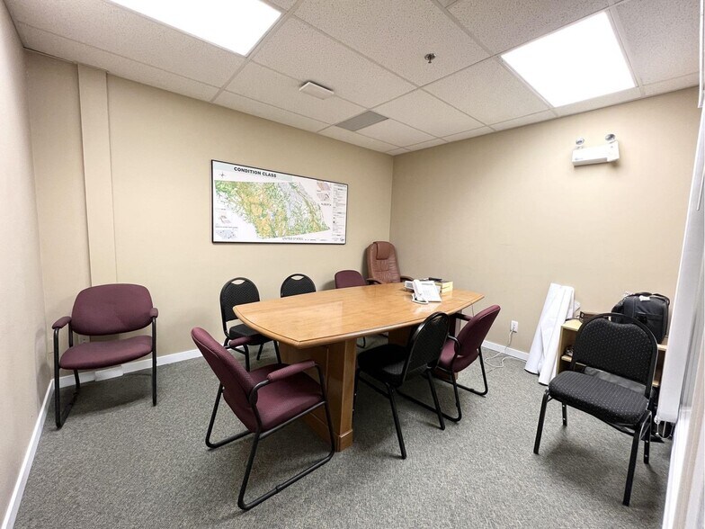 More Photos Of 998 Harbourside Dr, North Vancouver Showroom For Sale
