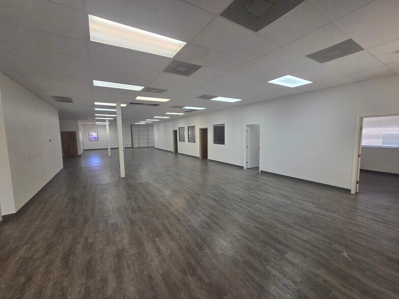 More Photos Of 16151 College Oak Dr, San Antonio Showroom For Sale