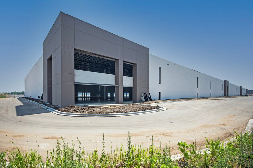More Photos Of 400 Innovation Dr, Janesville Industrial For Lease