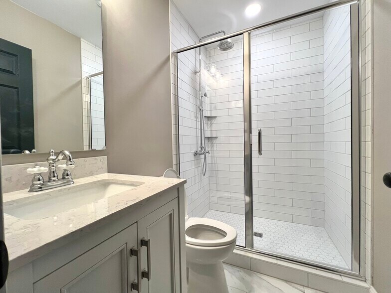 More Photos Of 138 W Mountain St, Kings Mountain Storefront Retail Residential For Sale