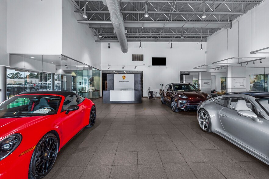More Photos Of 5385 N I 55 St, Jackson Auto Dealership For Sale