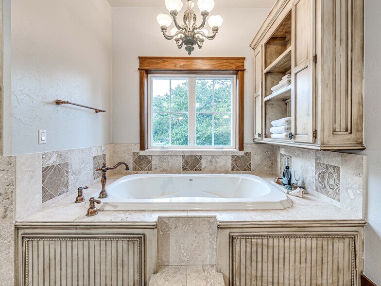 More Photos Of 18509 Brangus Rd, Shawnee Specialty For Sale