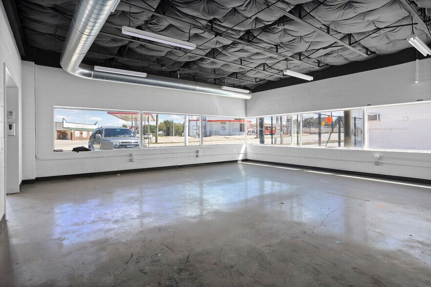 More Photos Of 1717 White Settlement Rd, Fort Worth Unknown For Sale