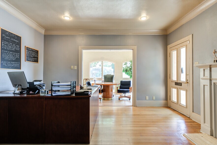 More Photos Of 2124 Broadway St, Lubbock Office For Sale