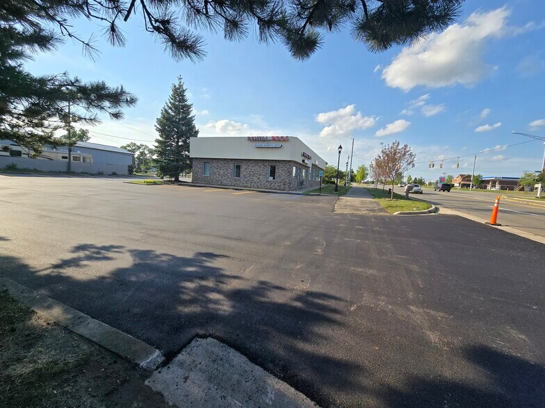 More Photos Of 2250 Pontiac Rd, Auburn Hills Office For Lease