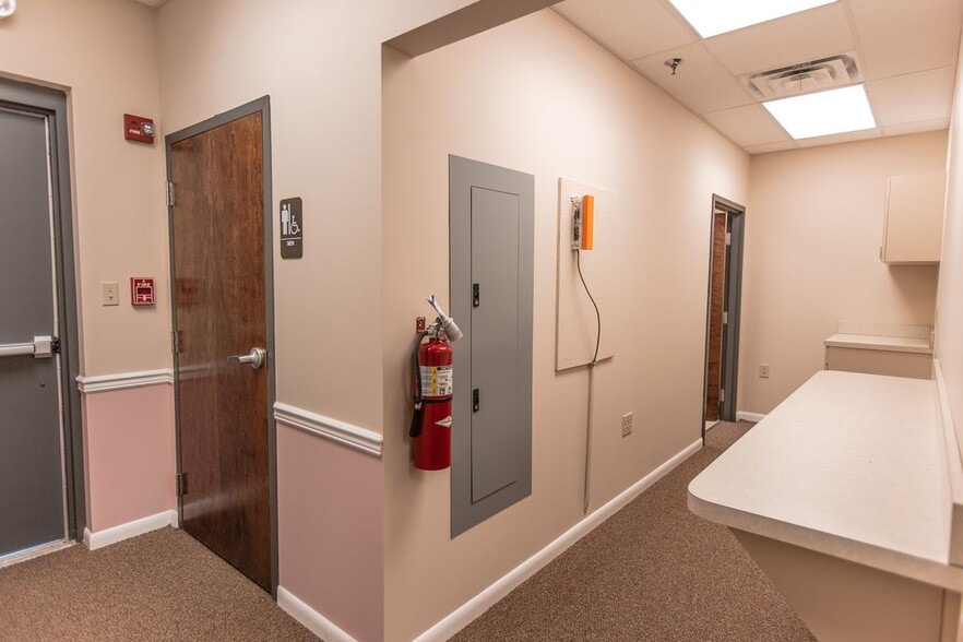 More Photos Of 1143 Oak Ridge Tpke, Oak Ridge Restaurant For Sale