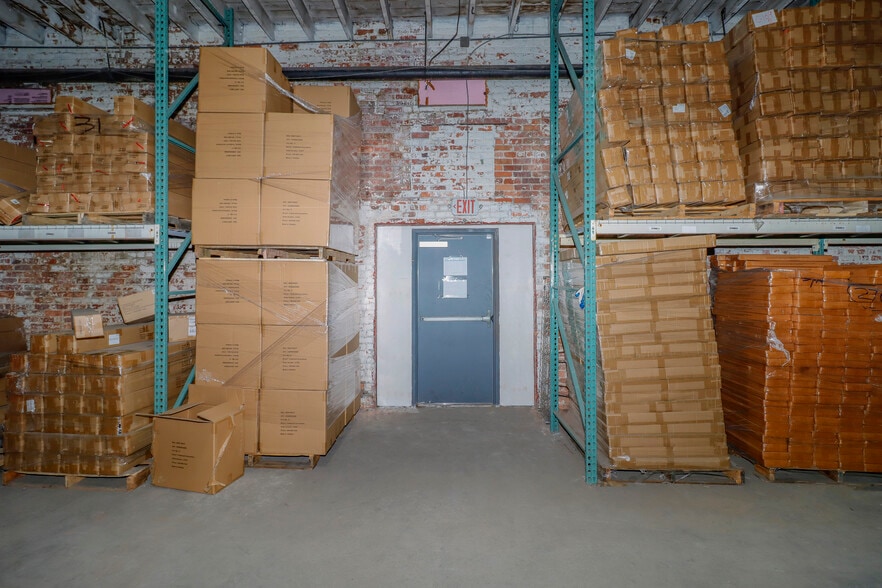 More Photos Of 827 Douglas Ave, Portsmouth Warehouse For Lease