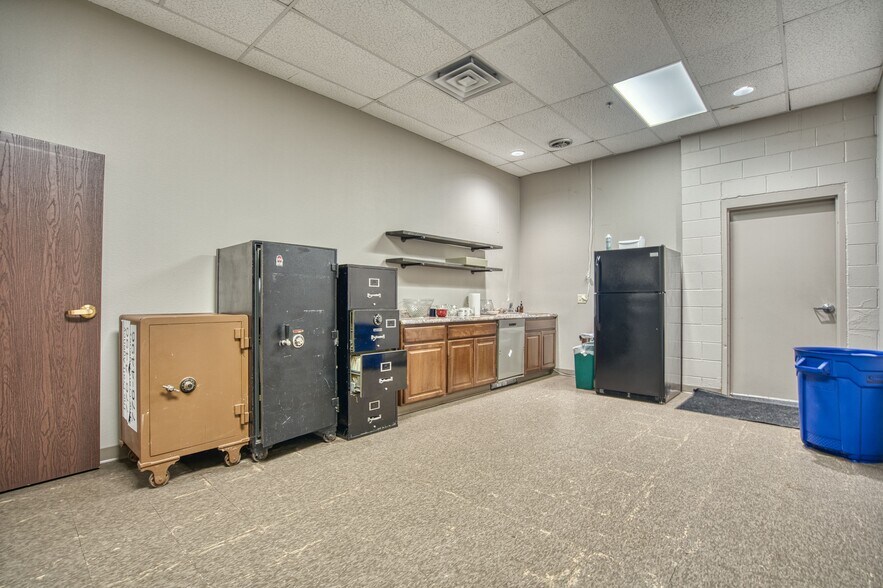 More Photos Of 105 S Sunset St, Longmont Light Manufacturing For Lease