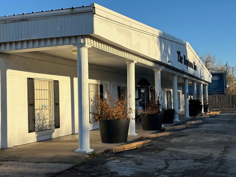 Primary Photo Of 1301 Memorial Dr, Baytown Warehouse For Sale