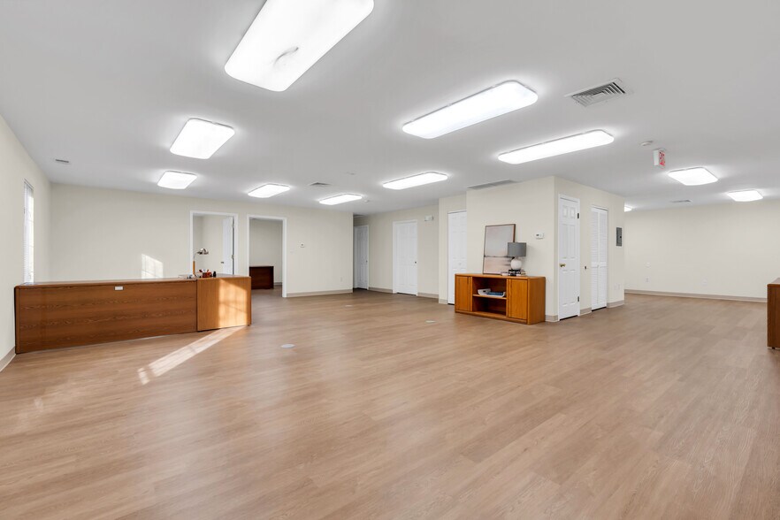 More Photos Of 1 Bethany Rd, Hazlet Office For Lease