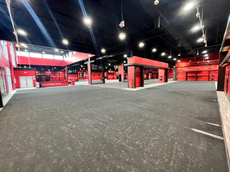 More Photos Of 731-871 Erica Ln, Yorkville Freestanding For Lease