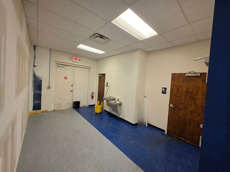 More Photos Of 3208 W Gate City Blvd, Greensboro Freestanding For Lease