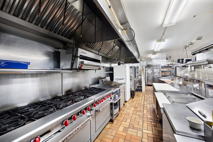 More Photos Of 130 Chapel St, New Shoreham Storefront Retail Residential For Sale