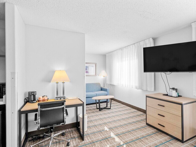 More Photos Of 15150 Brighton Rd, Brighton Hotel For Sale