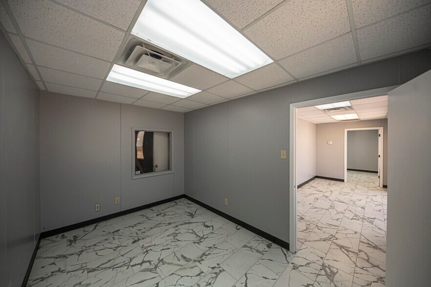 More Photos Of 850 W I-20, Penwell Warehouse For Lease