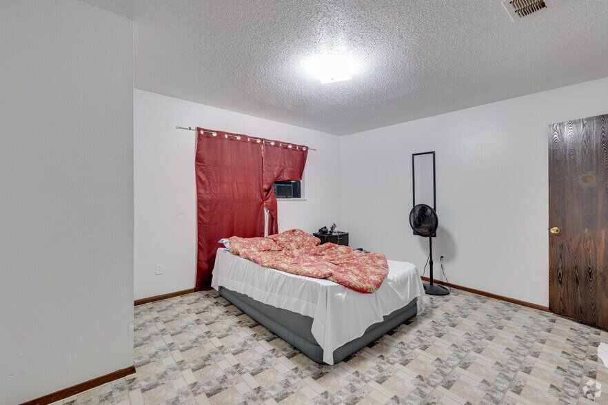 More Photos Of 1725 E 1st St, Dumas Multifamily For Sale