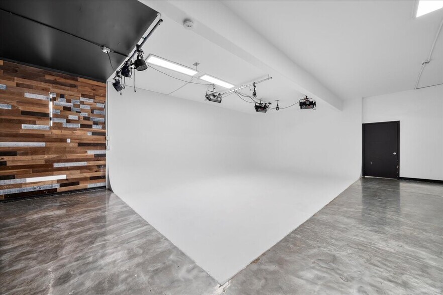 More Photos Of 3642 W 139th St, Hawthorne Movie Radio TVStudio For Lease