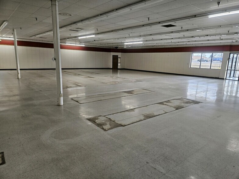 More Photos Of 3330 Highway 10 E, Moorhead Freestanding For Sale