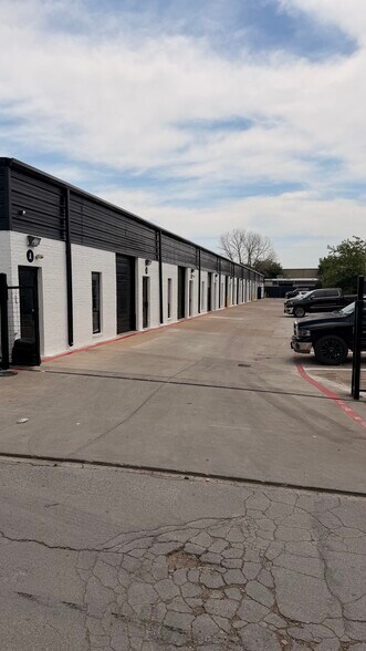 More Photos Of 11166 Ables Ln, Dallas Warehouse For Lease