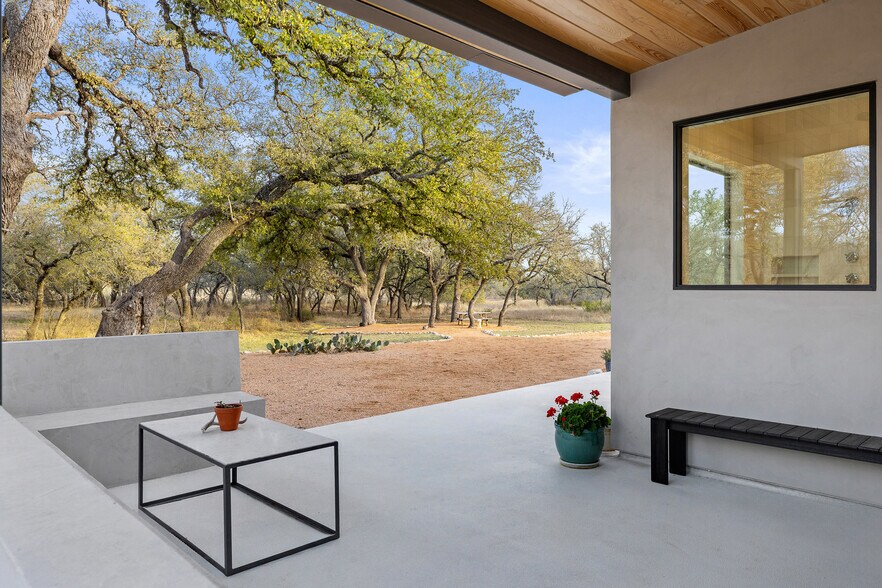 More Photos Of 444 Klein Rd, Stonewall Flex For Sale