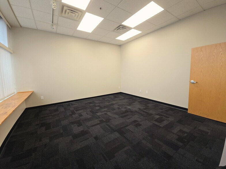 More Photos Of 1900 Central Ave NE, Minneapolis Apartments For Lease