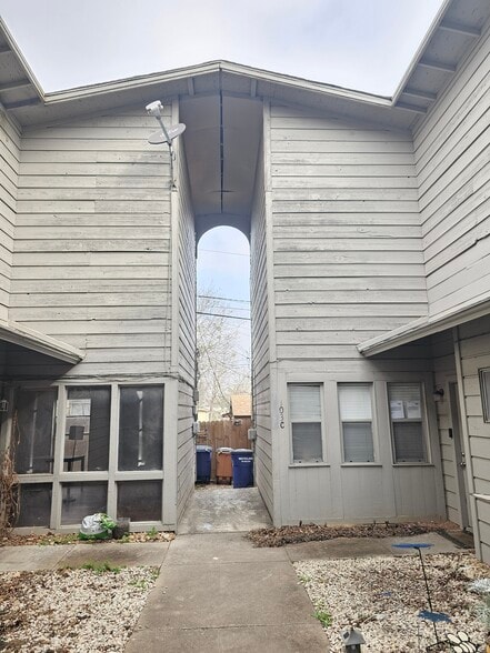 More Photos Of 2220 Mission Hill Dr, Austin Multifamily For Sale