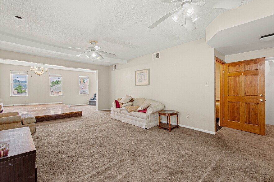 More Photos Of 305 Mill St, Coraopolis Storefront Retail Residential For Sale