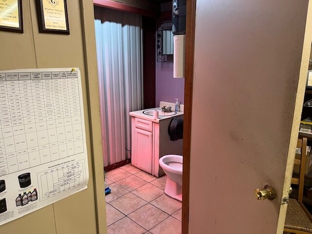 More Photos Of 707 E Milam St, Wharton Showroom For Sale