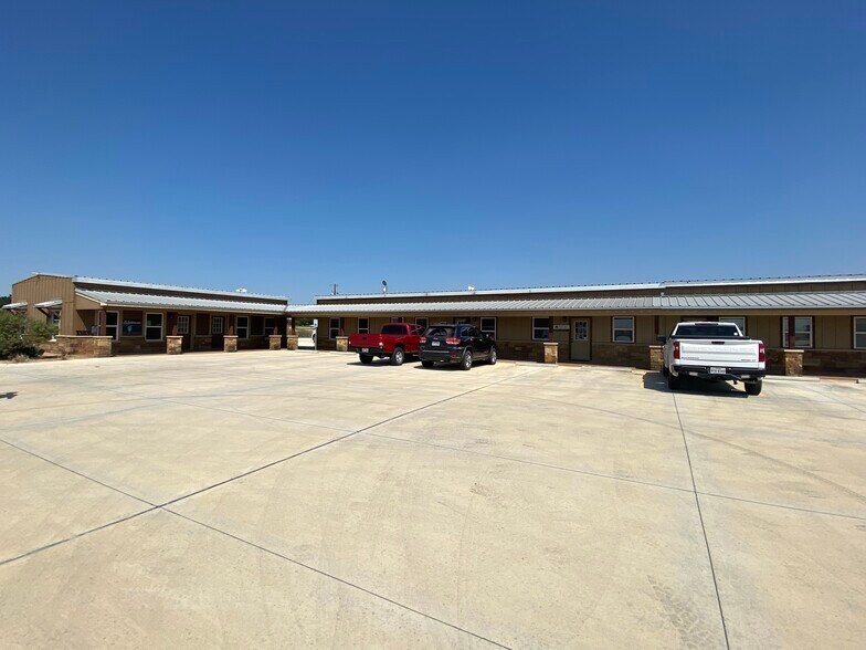 More Photos Of 3303 Shell Rd, Georgetown Unknown For Lease