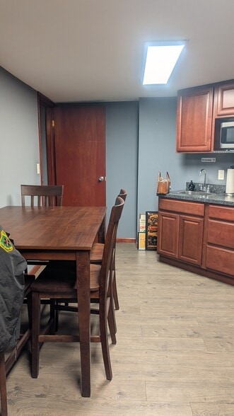 More Photos Of 1960 Richmond Ter, Staten Island Auto Repair For Lease