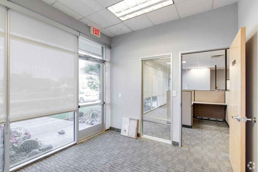 More Photos Of 7810 S Hardy Dr, Tempe Unknown For Lease