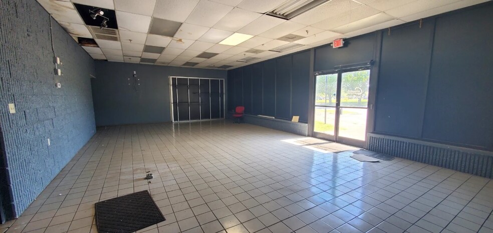 More Photos Of 2960 Knoxville Center Dr, Knoxville Freestanding For Lease