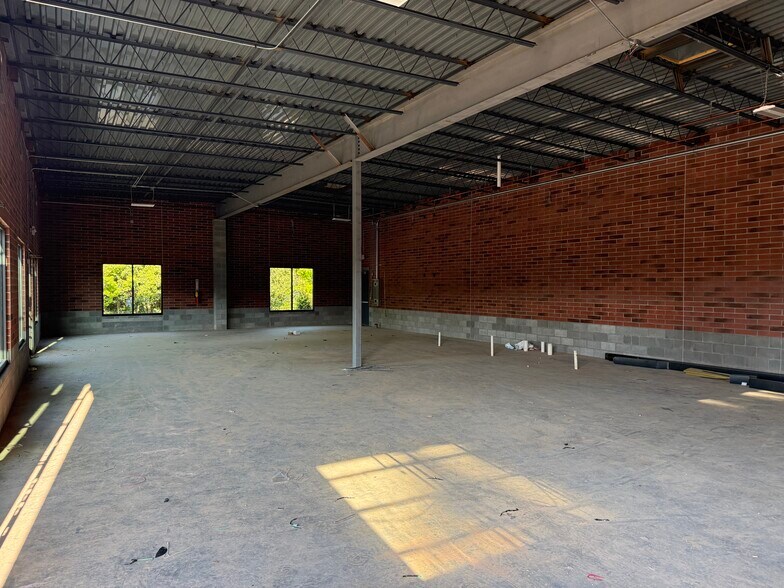 More Photos Of 11281 Highway 92, Woodstock General Retail For Lease