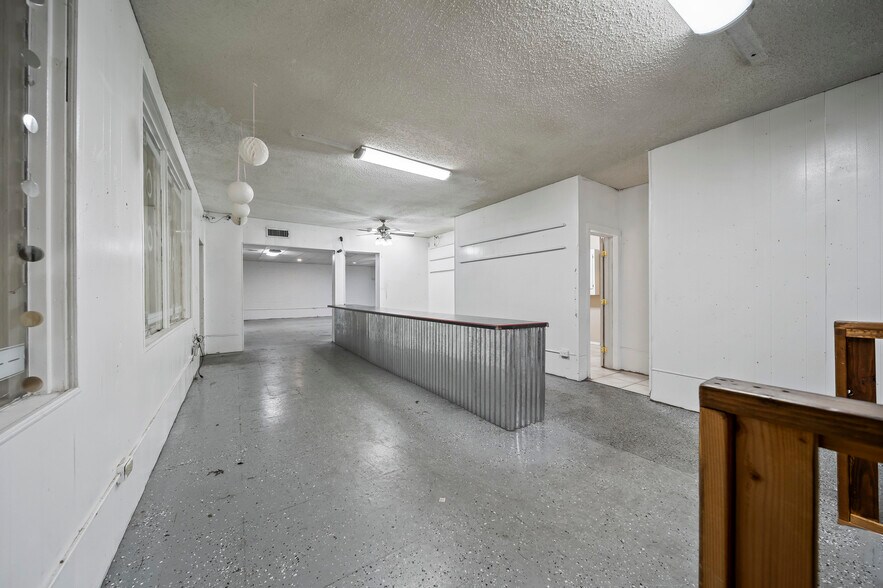 More Photos Of 4702 E 11th St, Tulsa Freestanding For Lease