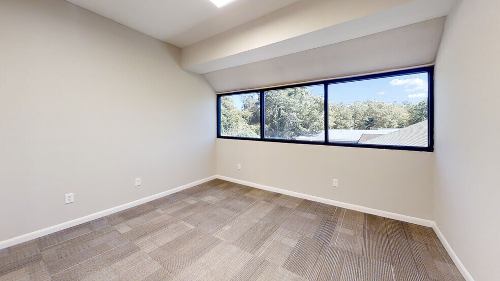 More Photos Of 2920 Edgewood Cir, Columbus Office For Lease