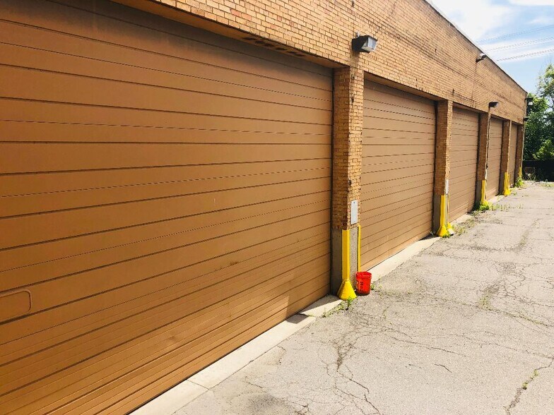 More Photos Of 2121-2225 W Fort St, Detroit Warehouse For Lease