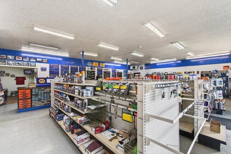More Photos Of 305 E State Route 4, Cathlamet Auto Repair For Sale