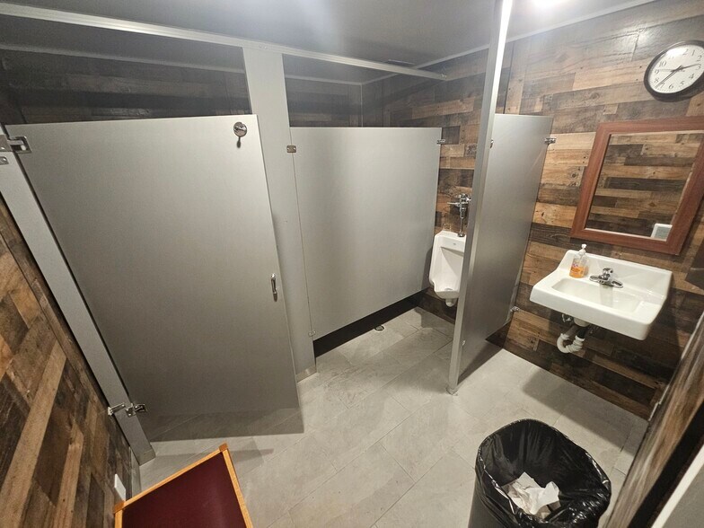 More Photos Of 206 Tumwater Blvd SW, Tumwater General Retail For Lease