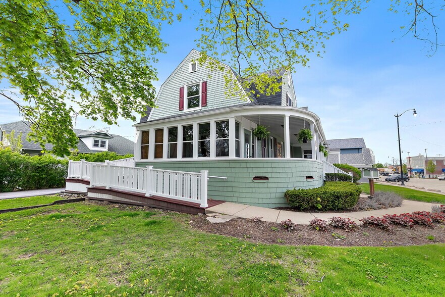 More Photos Of 290 S State St, Hampshire Storefront Retail Office For Sale