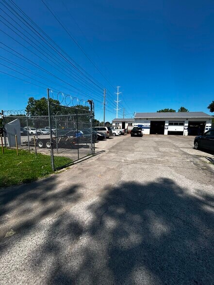 More Photos Of 1640 Evangeline St, London Specialty For Sale