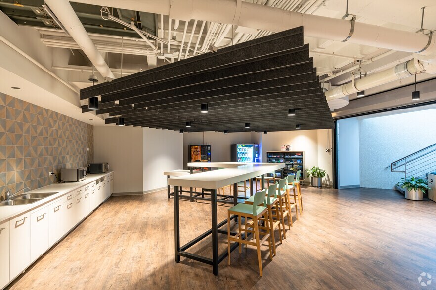 More Photos Of 400 Skokie Blvd, Northbrook Office For Lease